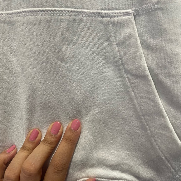 Levi’s // White Hoodie Sweater - Picture 4 of 6